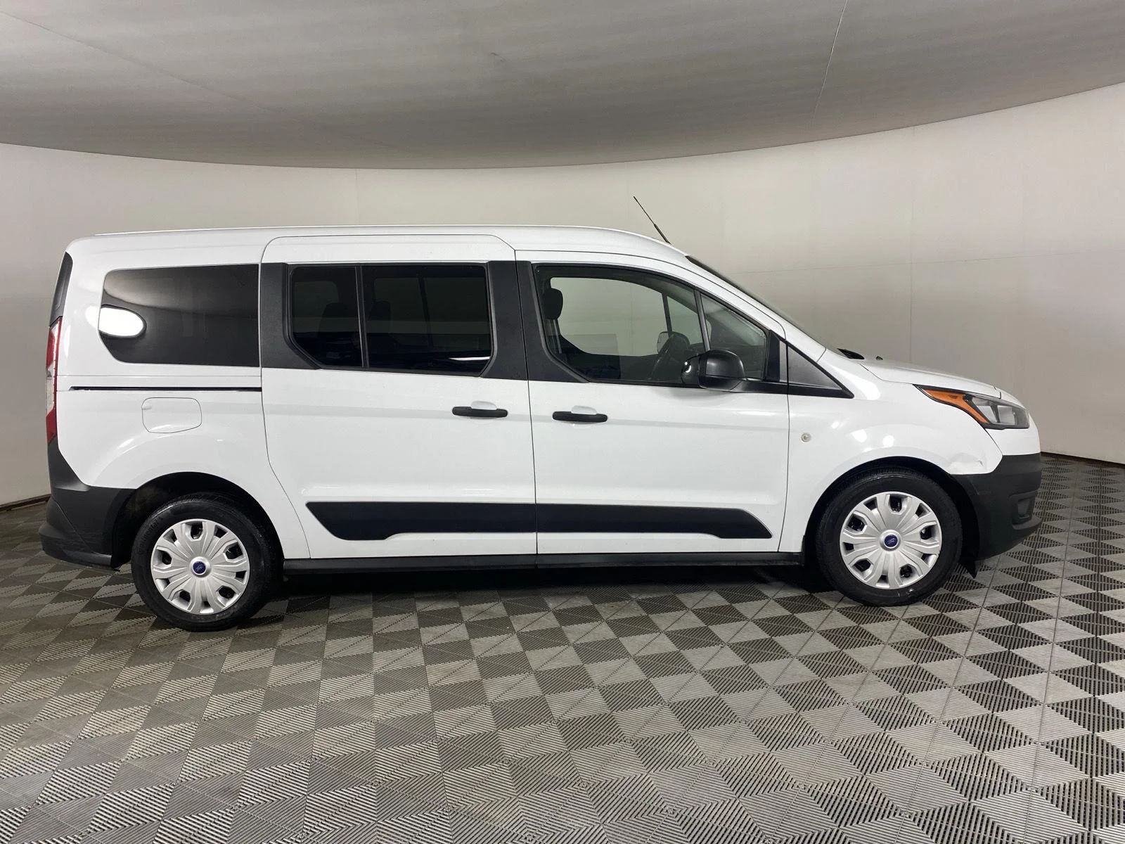 Used 2023 Frozen White Ford XL image 11