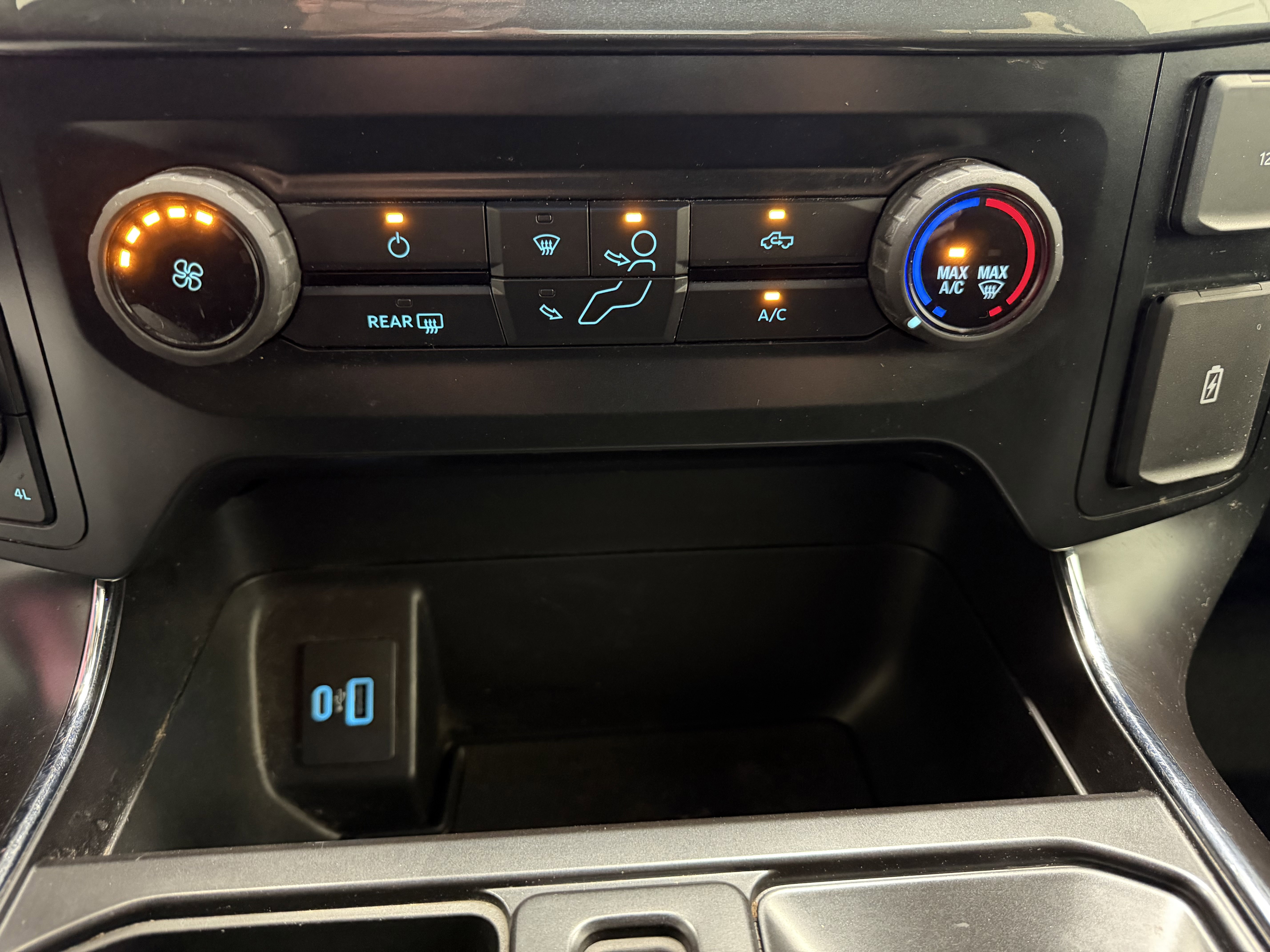 Used 2022 White Metallic Ford XL image 19