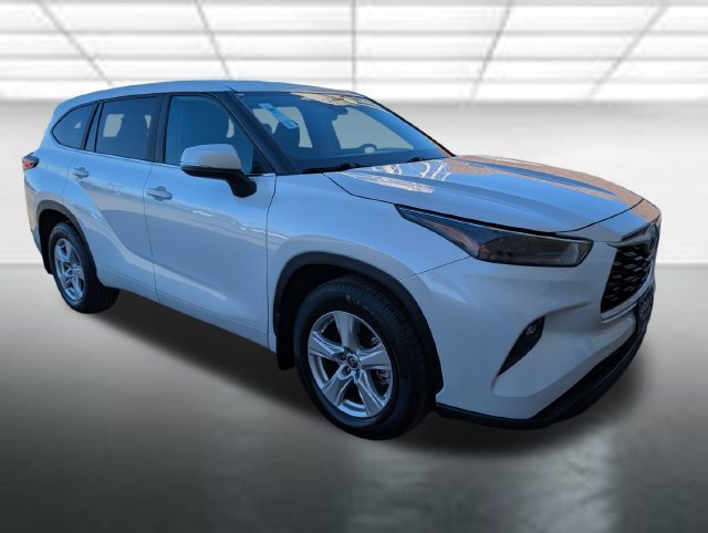 Used 2023 Off-white Toyota LE image 1