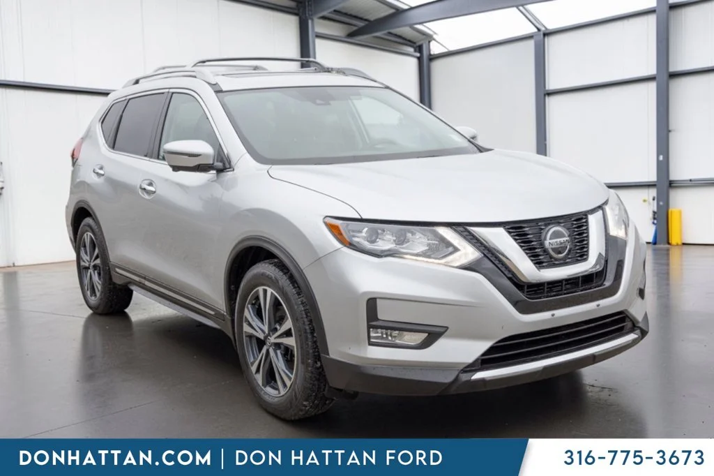 Used 2018 Silver Nissan SL image 29