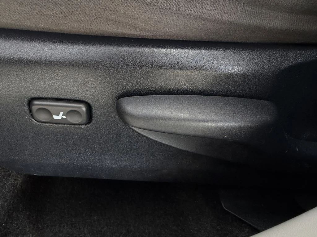 Used 2017 Gray Toyota Three image 26