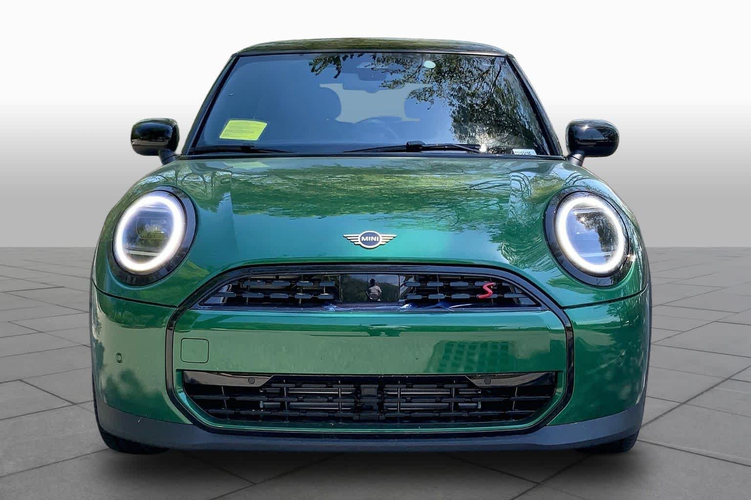 New 2026 British Racing Green IV Metallic MINI Signature Plus image 3