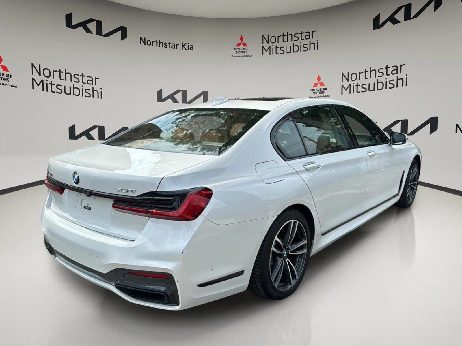 Used 2021 Mineral White Metallic BMW 750i xDrive image 5