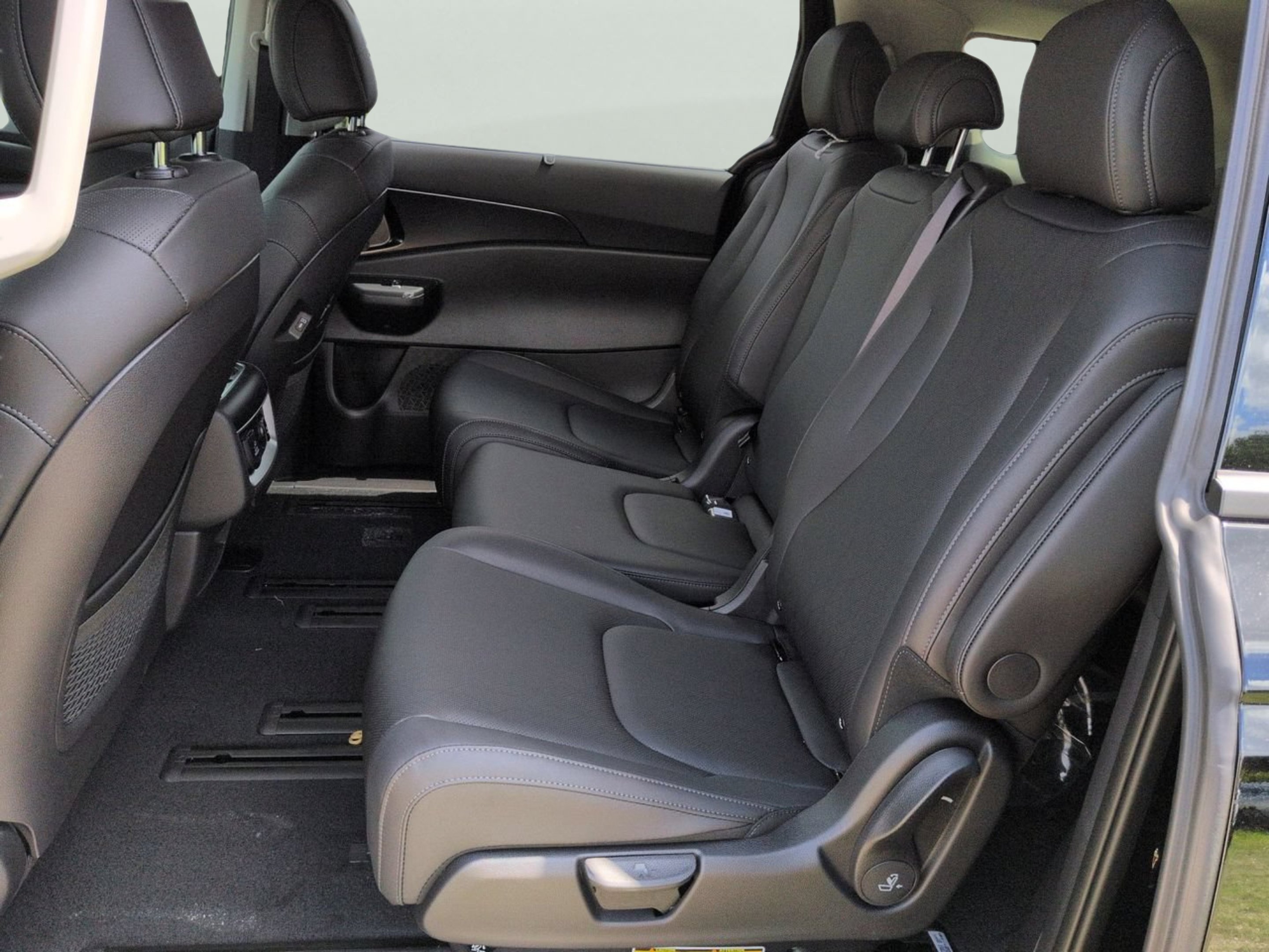 New 2026 Aurora Black Pearl Kia SX image 13