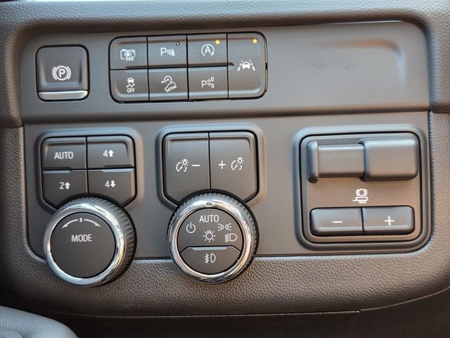 2025 Chevrolet Suburban Premier - Photo 18