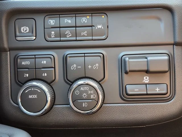2025 Chevrolet Suburban Premier - Photo 18
