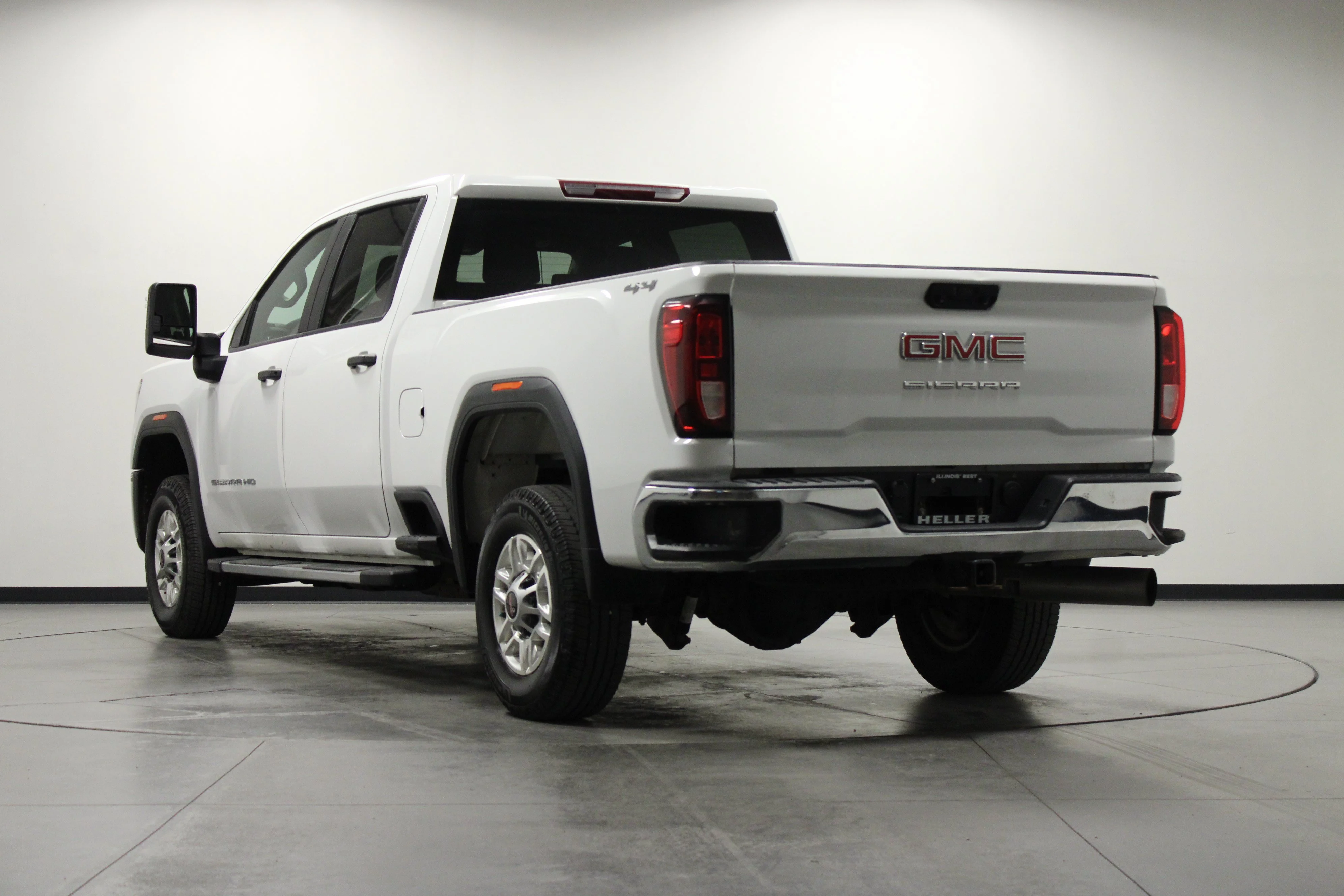 Used 2024 Summit White GMC Pro image 6