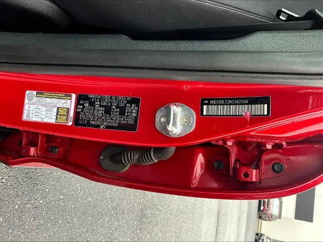 Used 2022 Red Kia LXS image 19