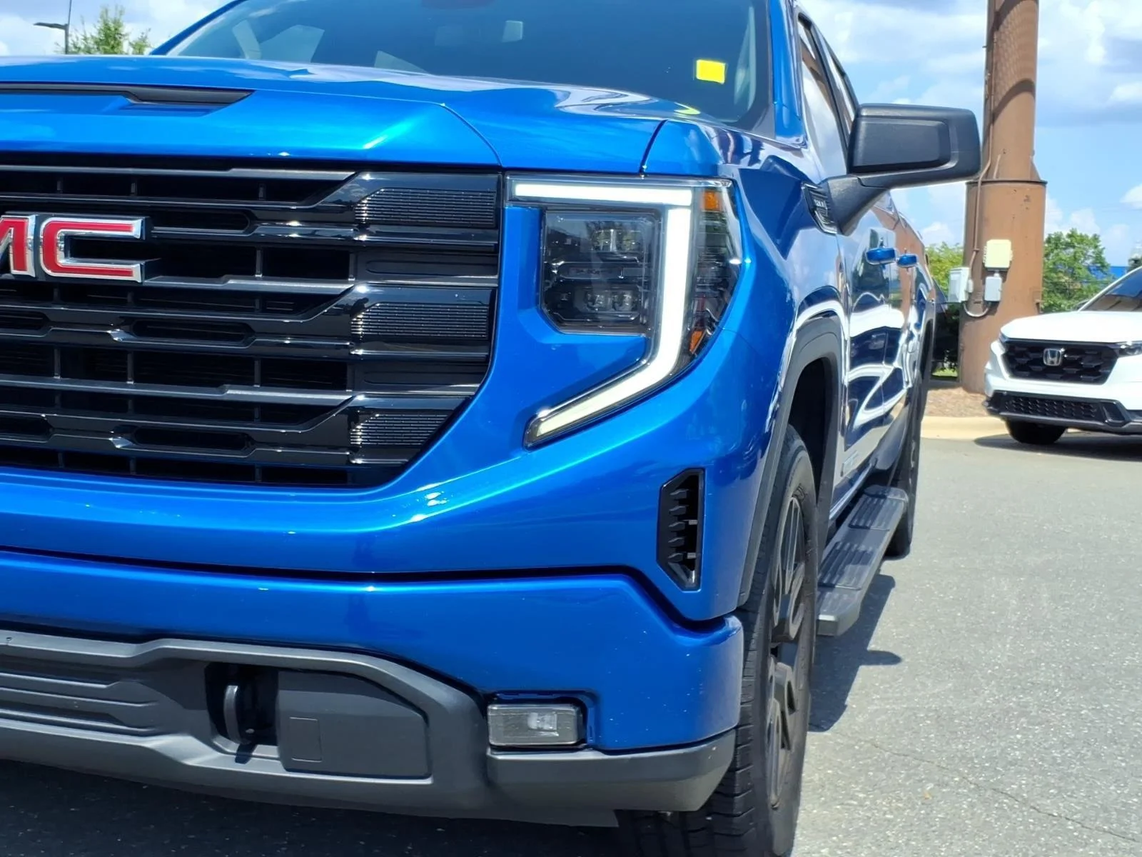 Used 2023 Dynamic Blue Metallic GMC Elevation image 14