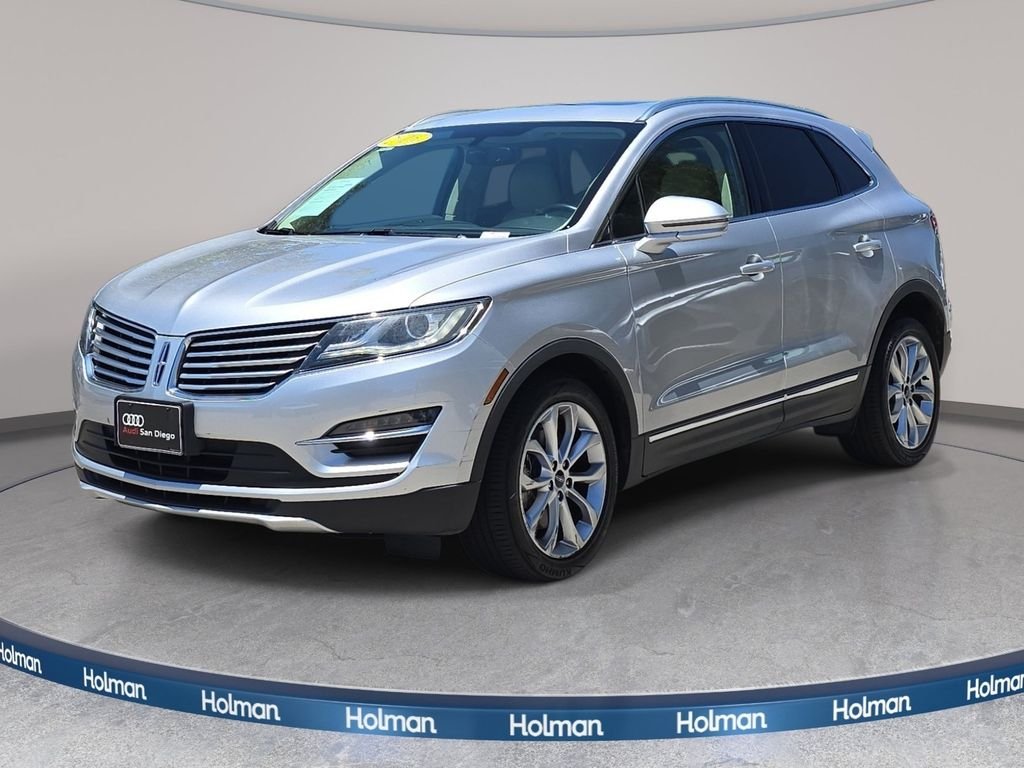 Used 2016 Silver Lincoln Select image 1