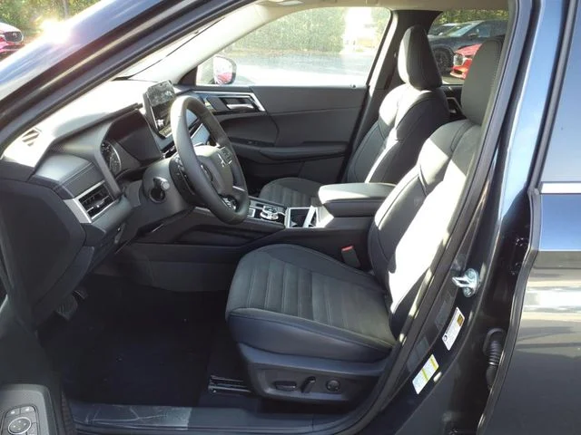 Used 2024 Gray Mitsubishi SE image 6