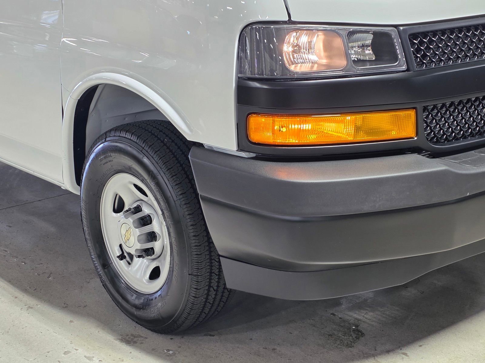 2026 Chevrolet Express Cargo Work Van - Photo 10