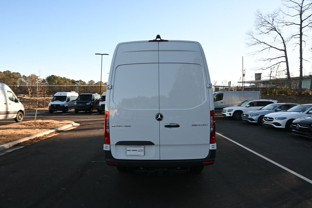 Used 2026 Arctic White Mercedes-Benz Cargo 170 WB image 26