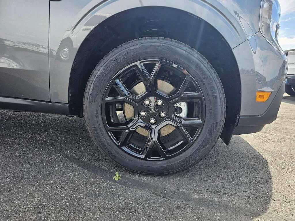 New 2026 Carbonized Gray Metallic Ford XLT image 9