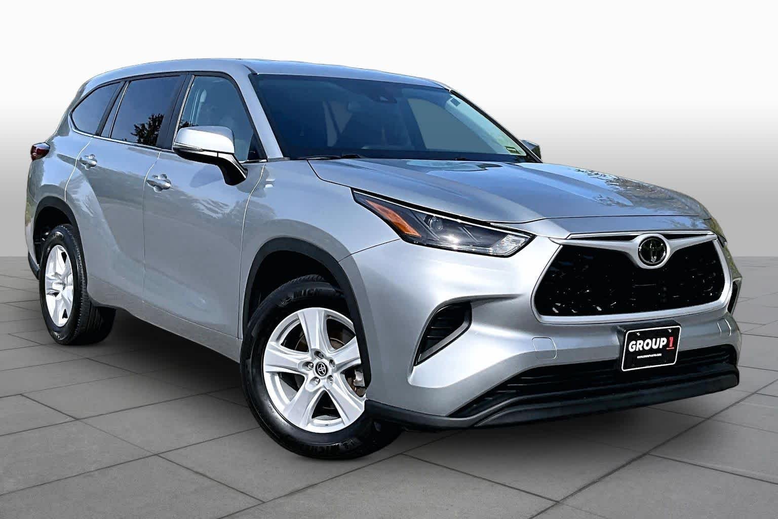 Used 2023 Celestial Silver Metallic Toyota L image 3