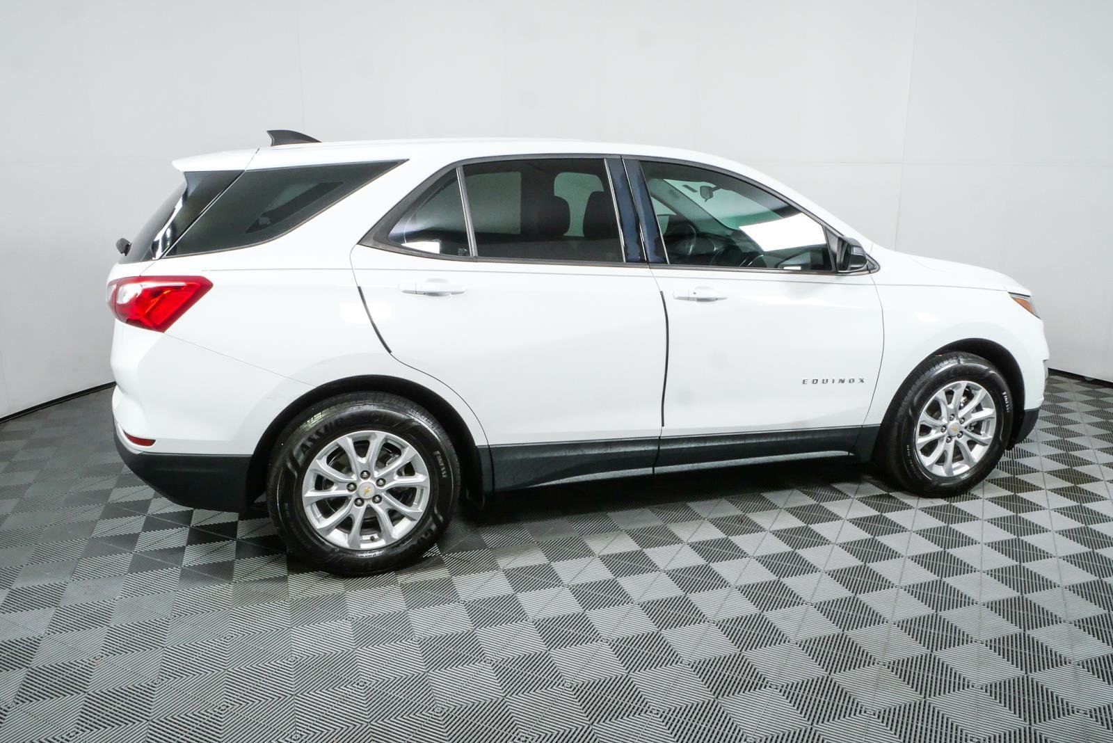 Used 2018 SUMMIT WHITE Chevrolet LS image 2