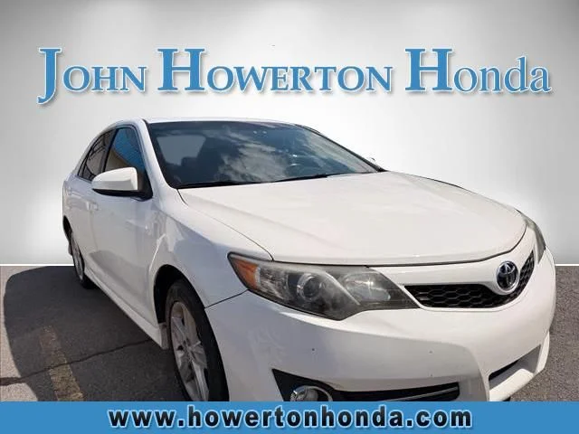 Used 2013 White Toyota SE image 3