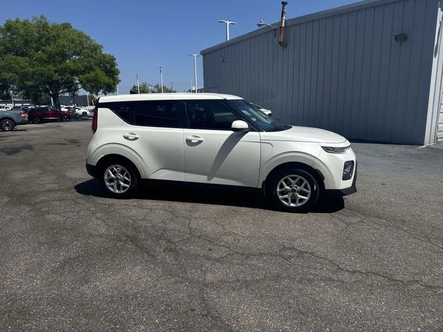 Used 2022 White Kia LX image 4