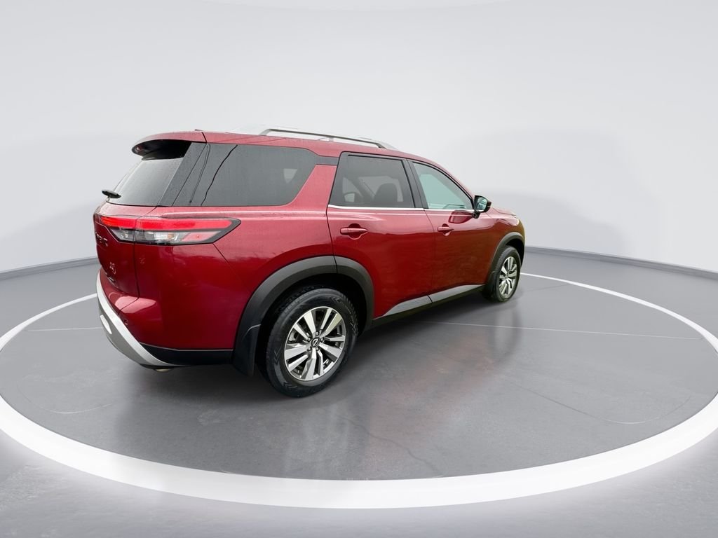 Used 2022 Red Nissan SL image 5