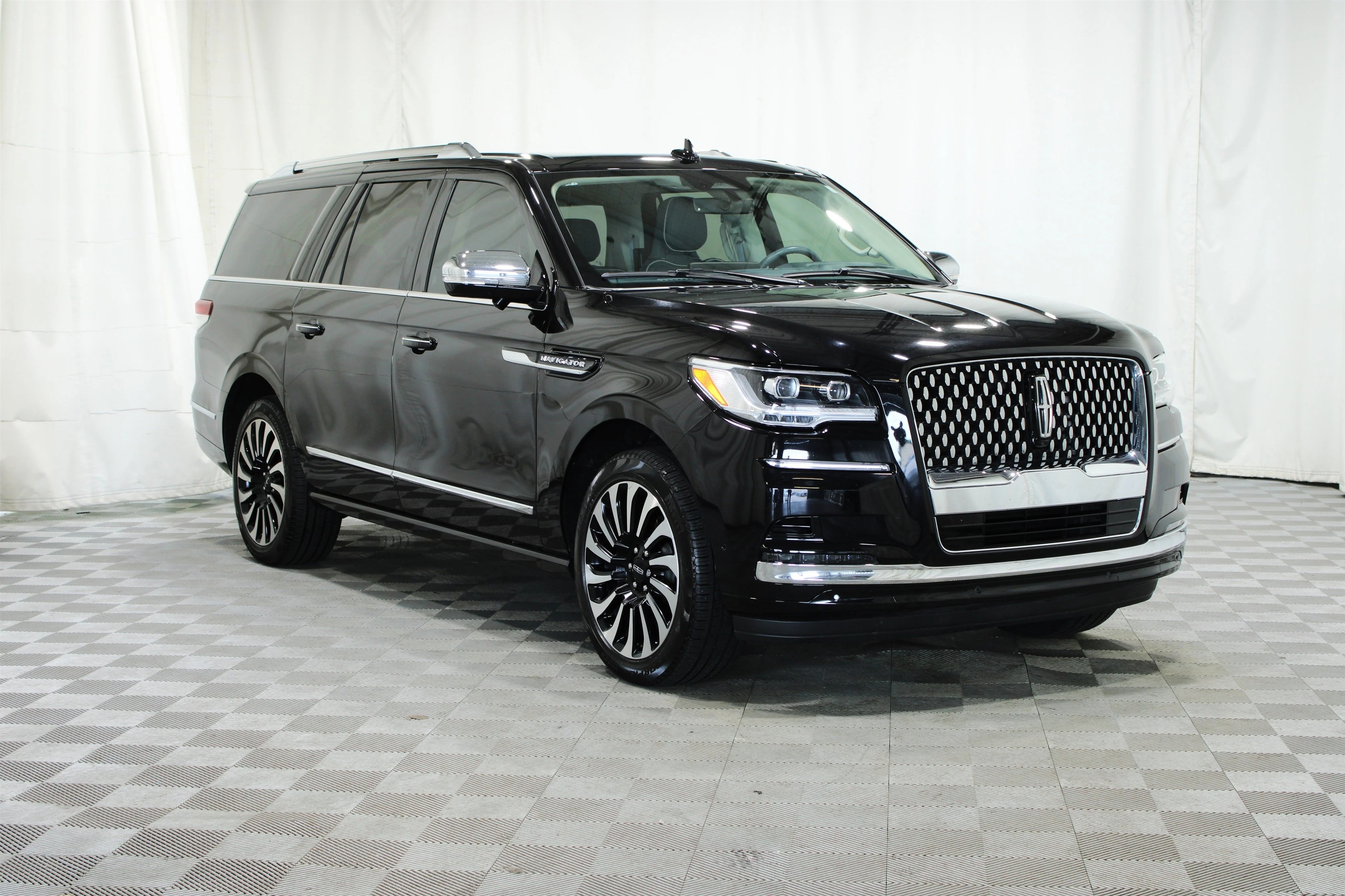 Used 2023 Infinite Black Metallic Clearcoat Lincoln Black Label image 1