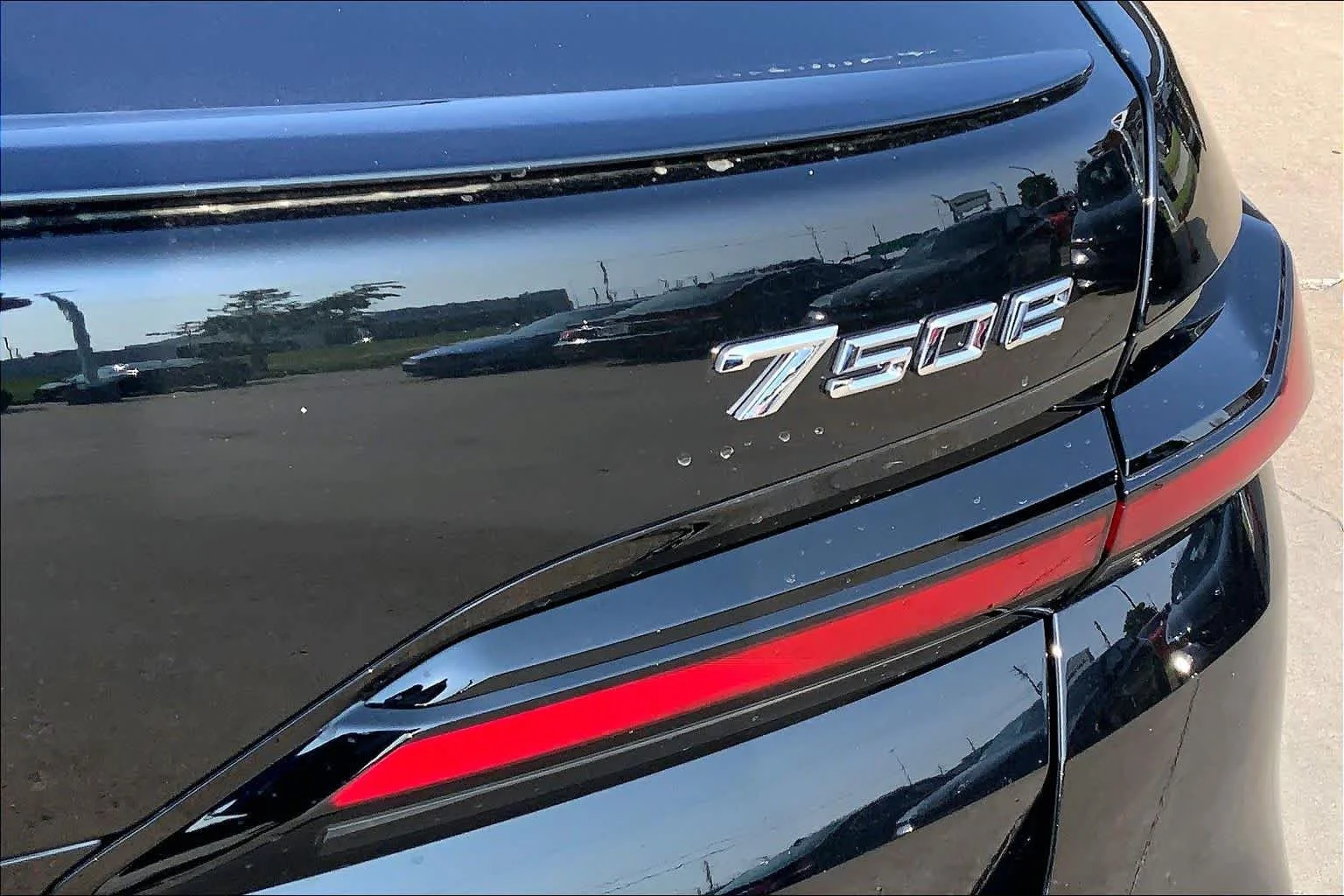 New 2026 Black Sapphire Metallic BMW 750e xDrive image 15