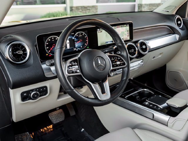 Used 2021 Patagonia Red Metallic Mercedes-Benz GLB 250 image 18
