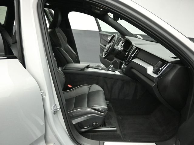 2022 VOLVO XC60 - Image 30