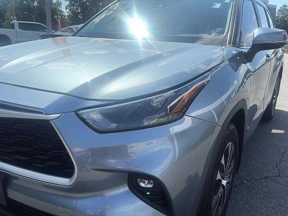 Used 2023 Moon Dust Toyota XLE image 29