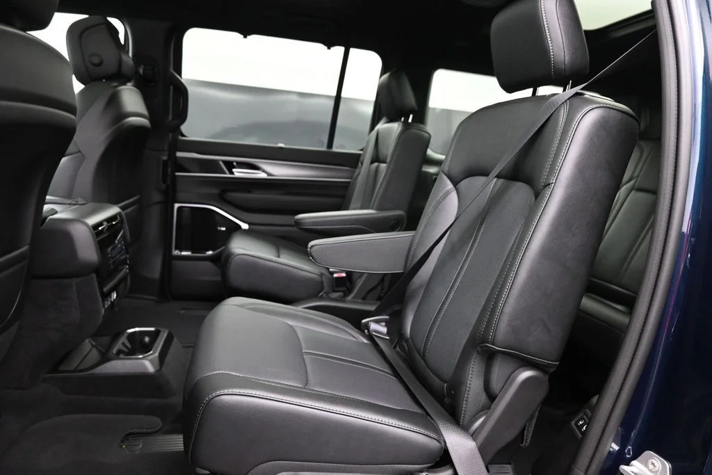 New 2026 Fathom Blue Pearl-Coat Exterior Paint (Late Availability) Jeep Limited Reserve image 35