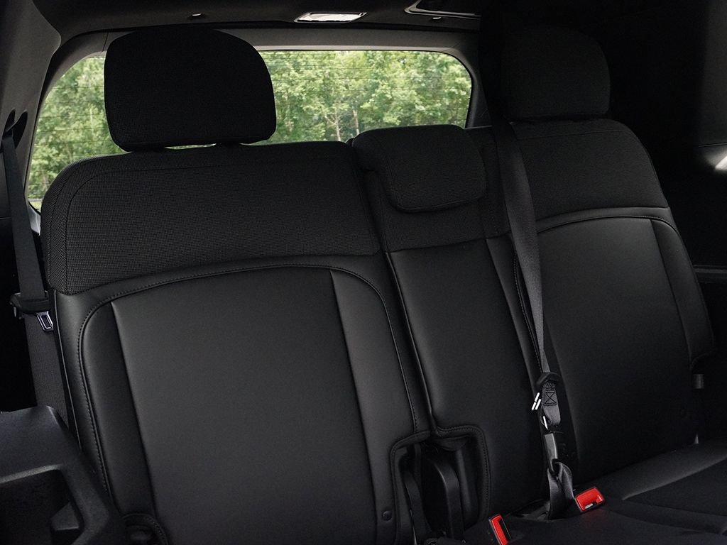 Used 2027 Black Kia S image 42