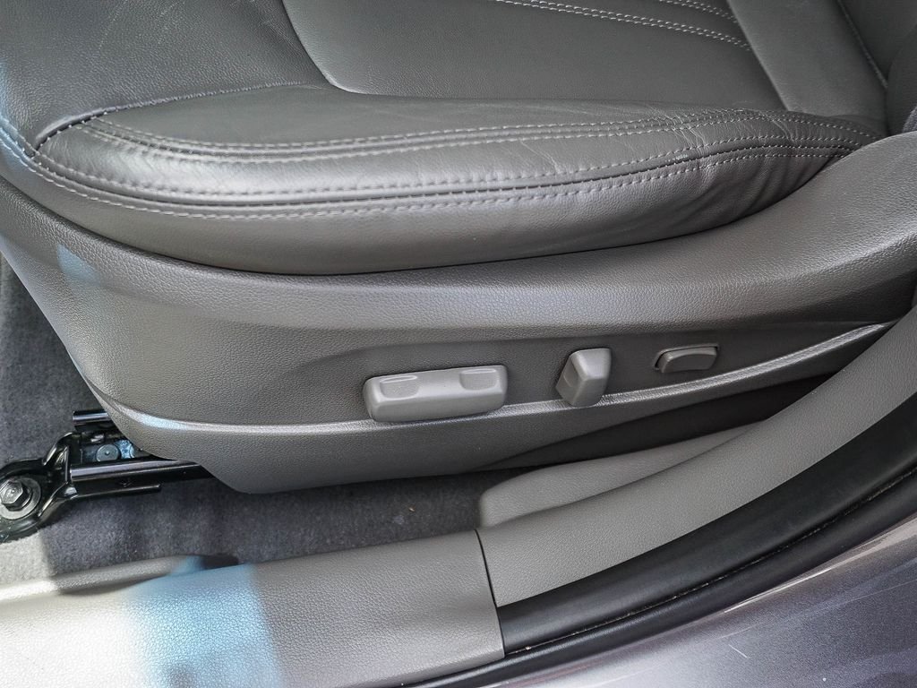 Used 2016 Silver Kia EX image 20