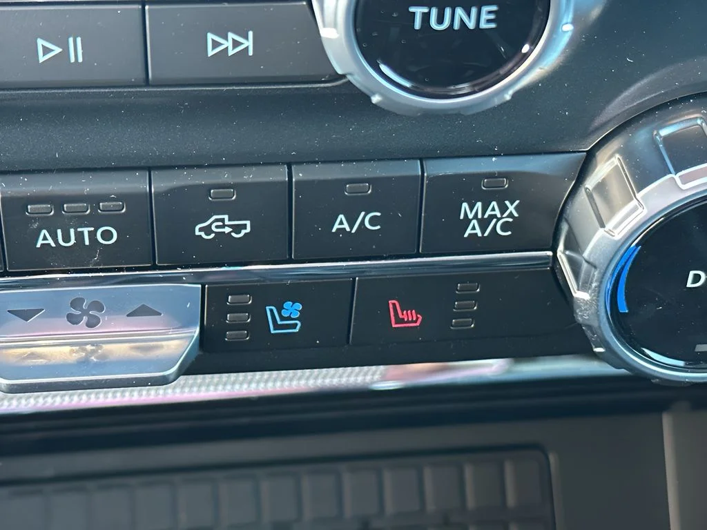 New 2025 Carbonized Gray Metallic Ford LARIAT image 25
