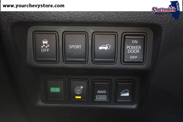 Used 2015 Black Nissan SL image 21