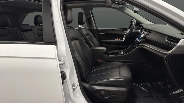 Used 2022 Bright White Clearcoat Jeep Limited image 24