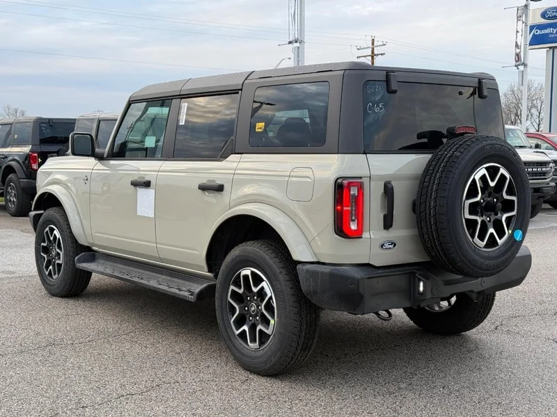 New 2026 Desert Sand Ford Outer Banks 4 Door 4x4 image 3