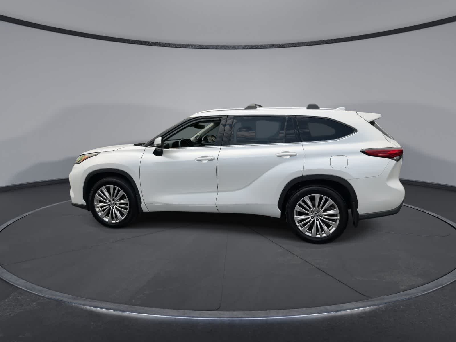 Used 2023 Wind Chill Pearl Toyota Platinum image 5