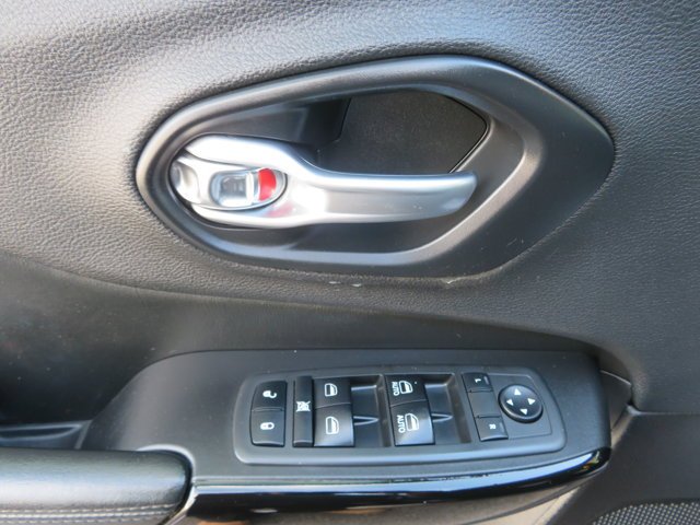 Used 2019 Diamond Black Crystal Pearlcoat Jeep Altitude image 21
