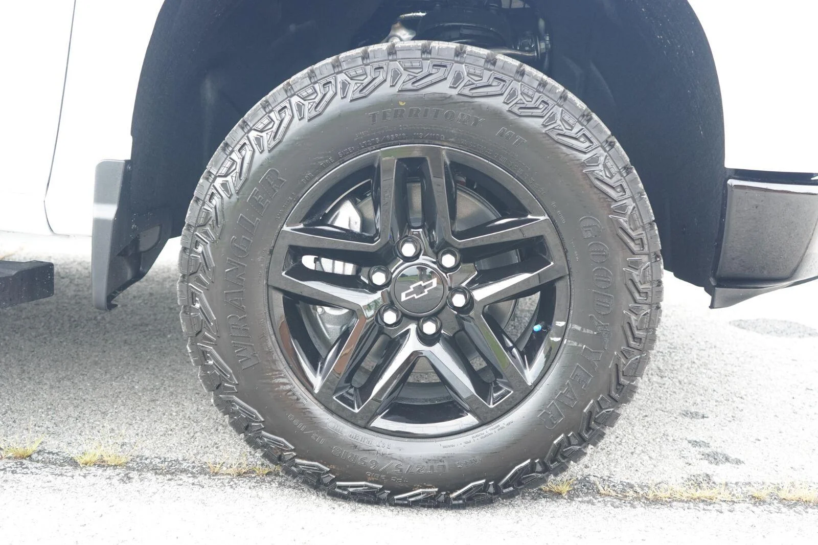 New 2026 Summit White Chevrolet Custom Trail Boss image 13