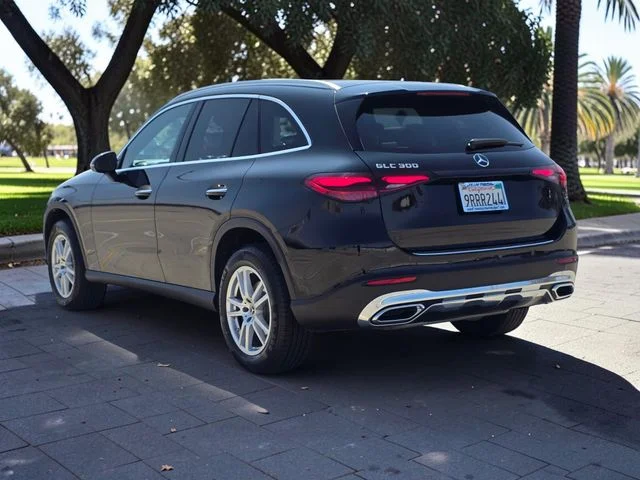 Used 2025  Mercedes-Benz GLC 300 image 7