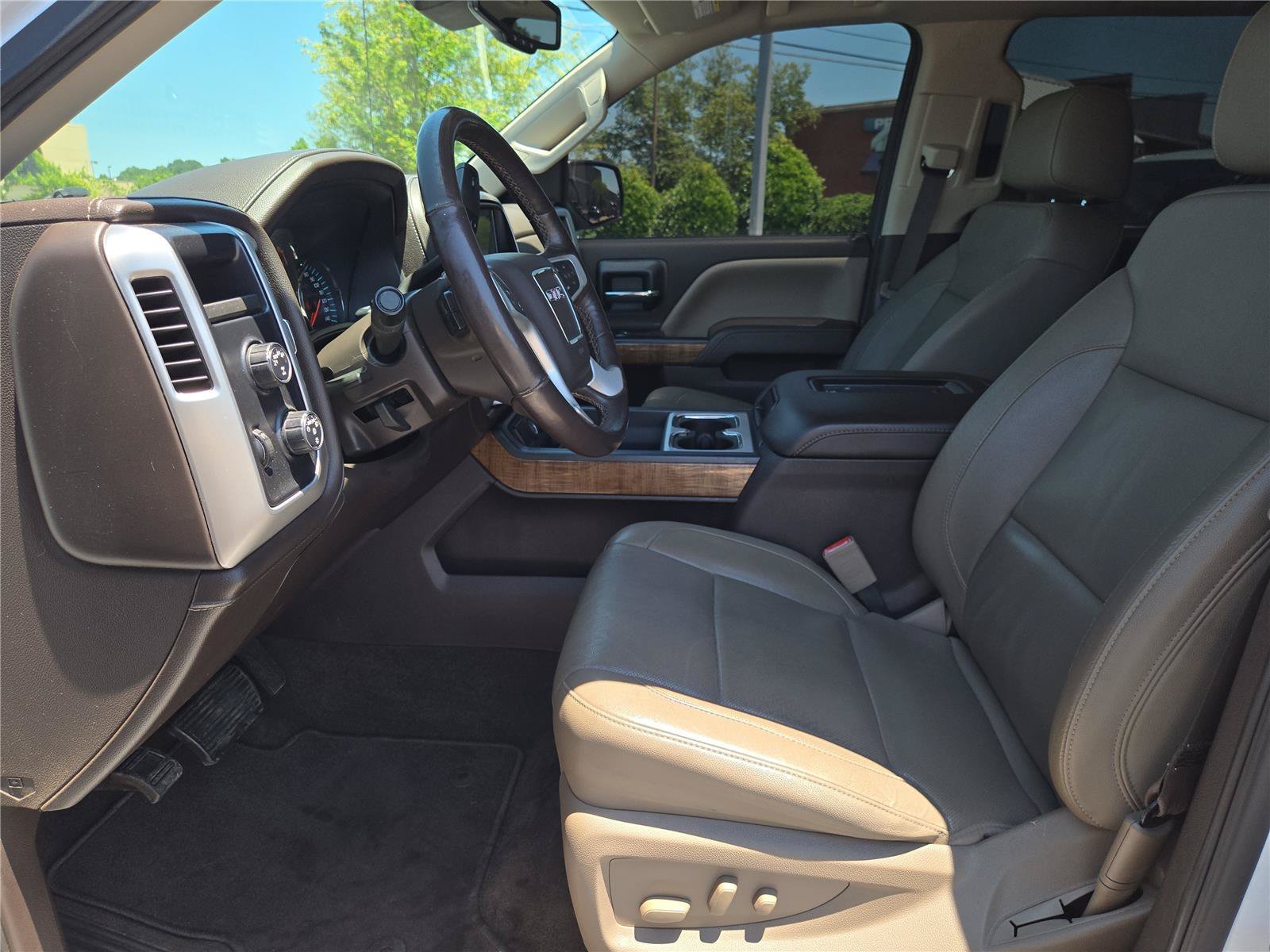 Used 2018 White GMC SLT image 19