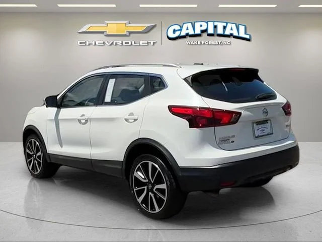 Used 2019 White Nissan SL image 3