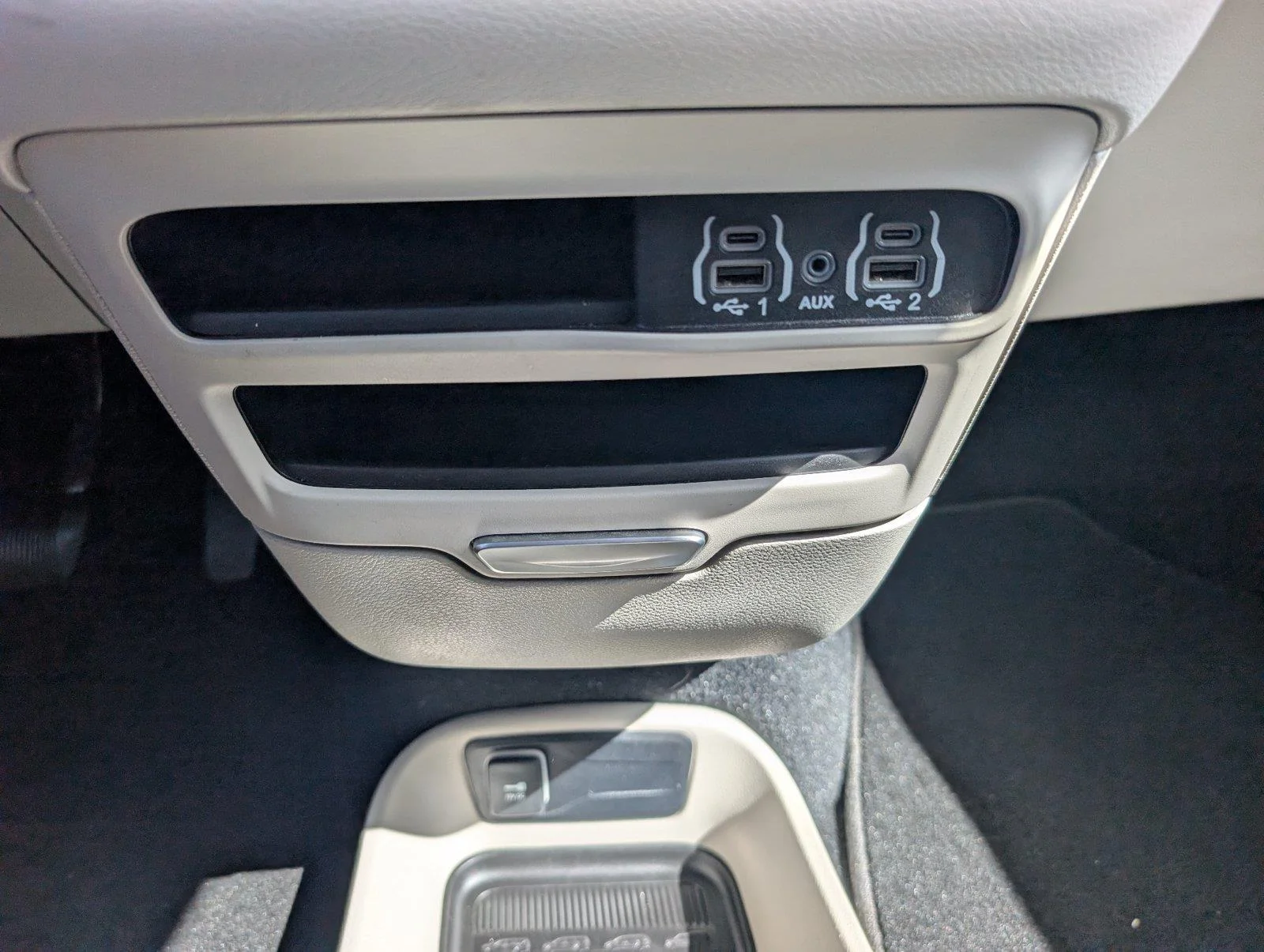 Used 2024 Bright White Clearcoat Chrysler Touring L image 17