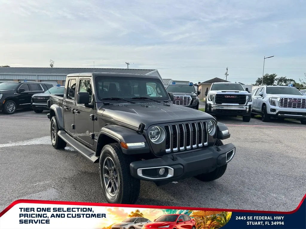 Used 2022 Gray Jeep Overland 4x4 image 3