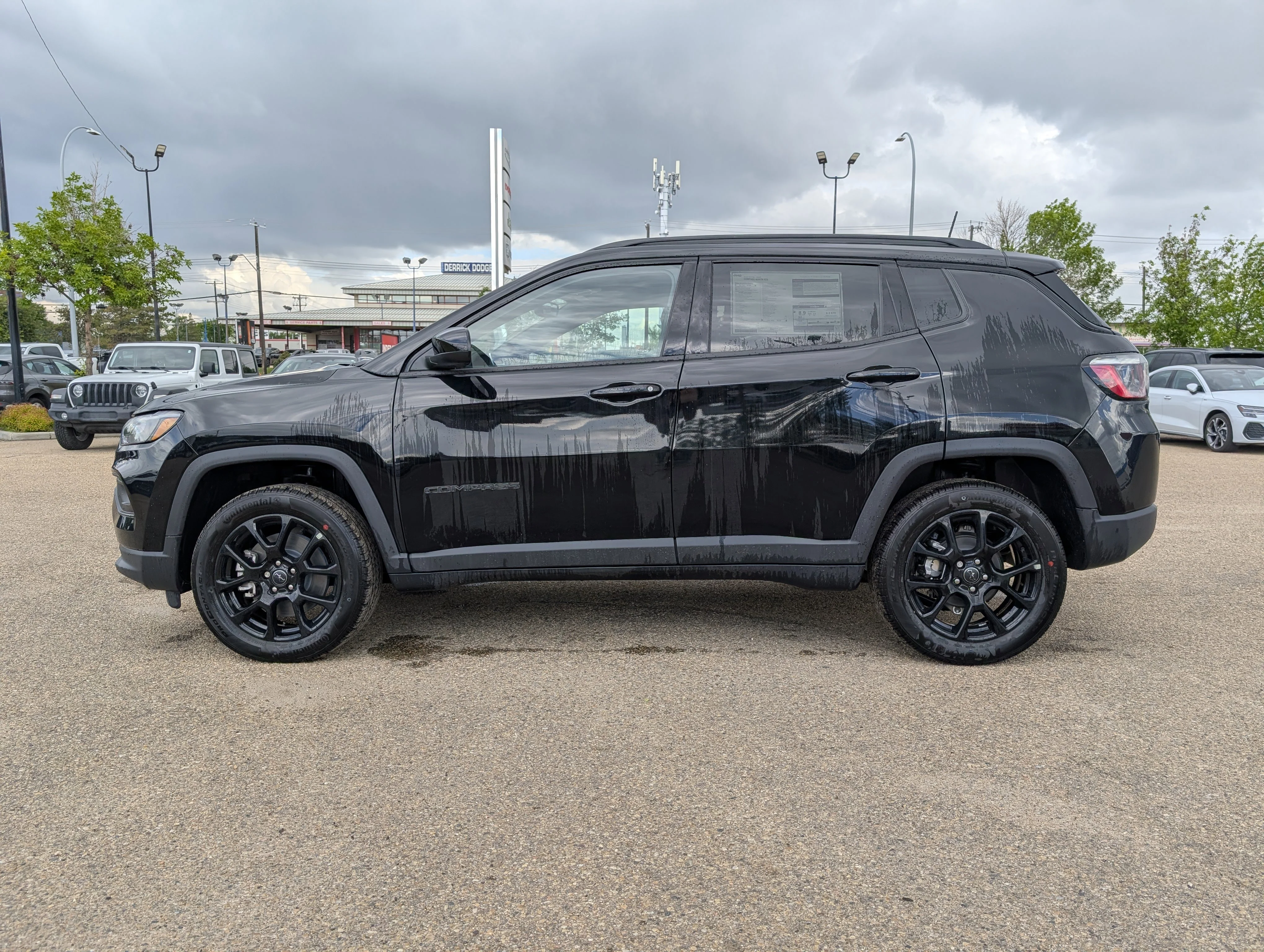 New 2026 Diamond Black Crystal Pearl Jeep North image 3