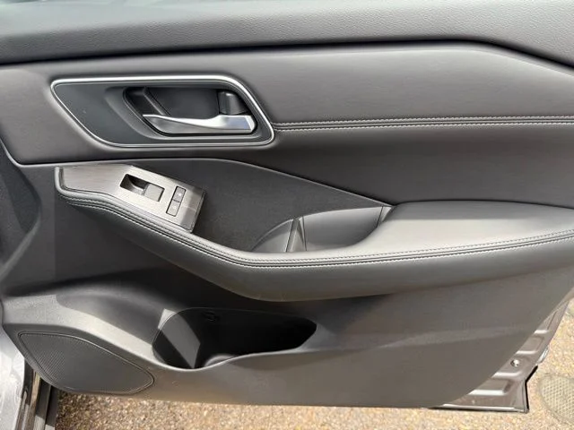 New 2026 Gun Metallic Nissan Platinum image 25