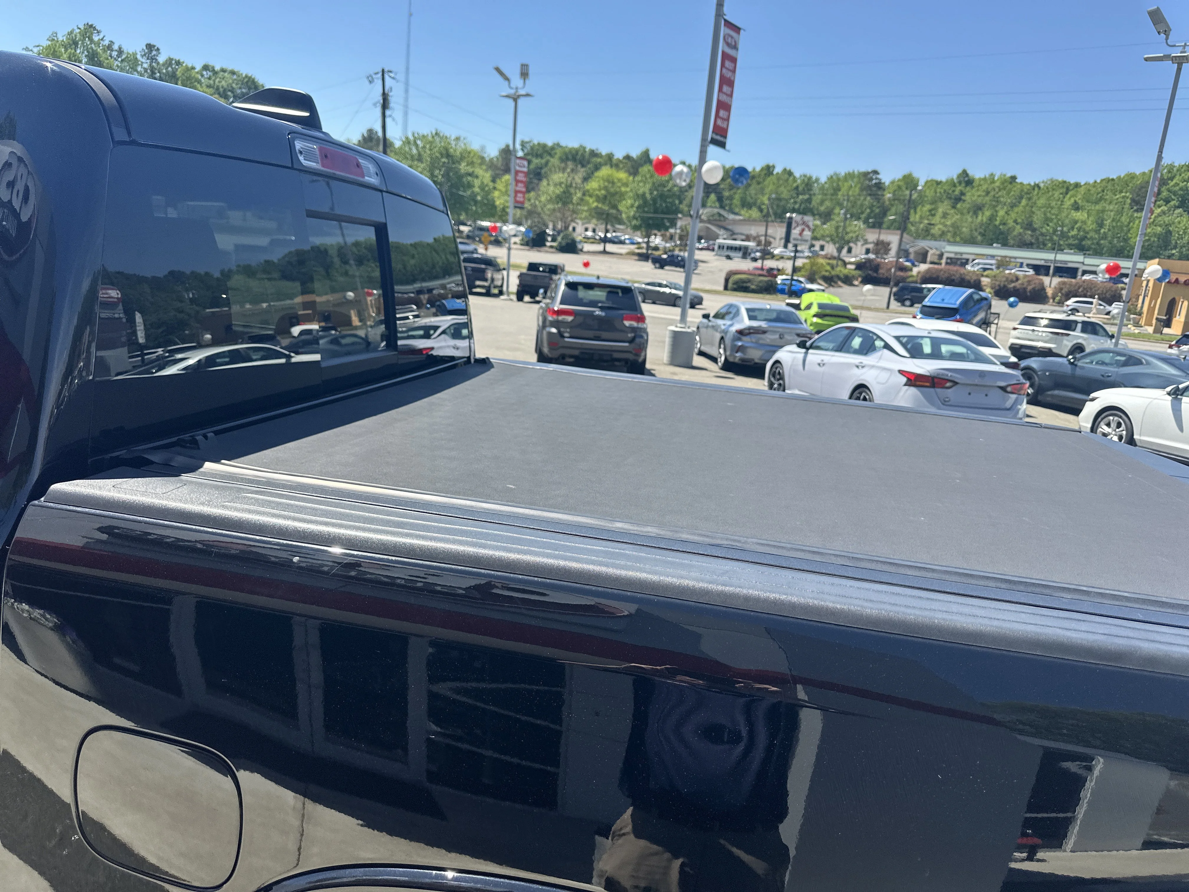 Used 2020 Diamond Black Crystal Pearlcoat Ram Laramie image 31