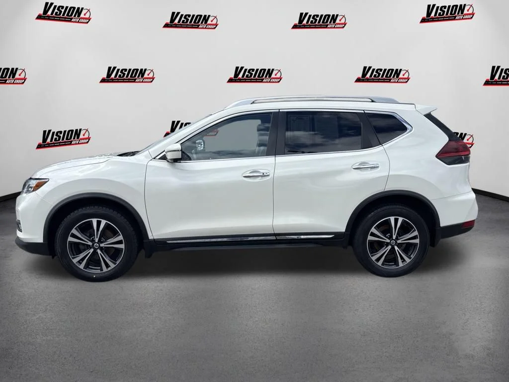 Used 2018 White Nissan SL image 10