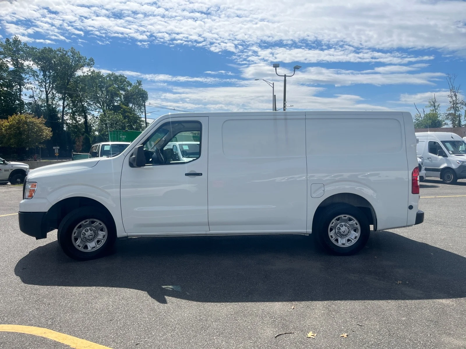 Used 2020 Glacier White Nissan SV image 4