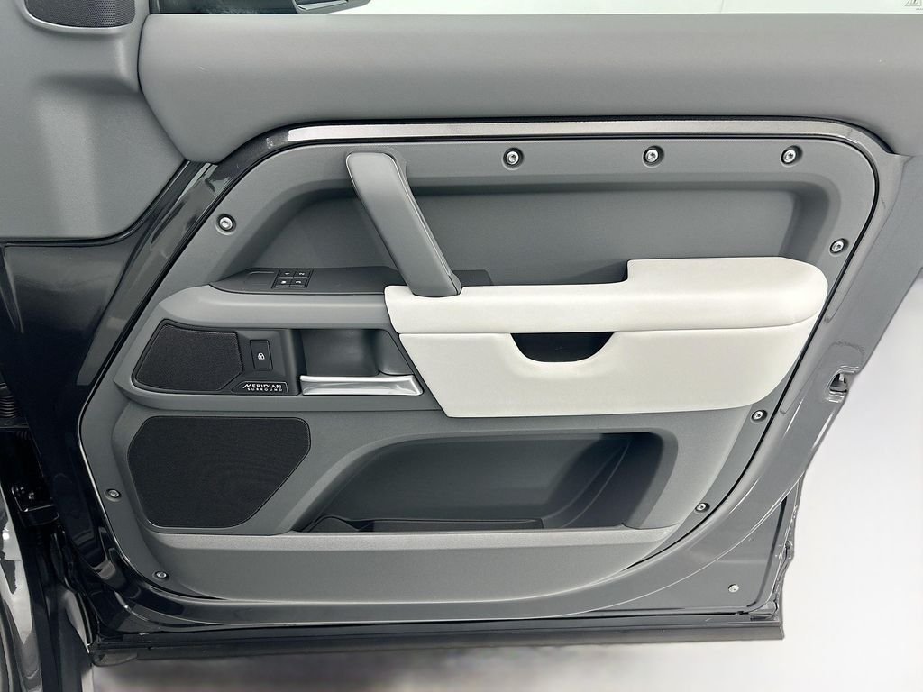 2026 Land Rover Defender X-Dynamic SE - Photo 24
