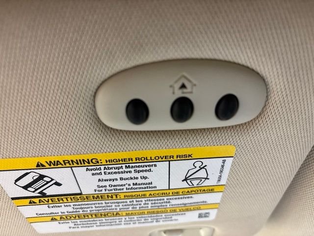 Used 2016 White Lincoln Reserve image 23